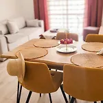 Emi\'S Guest House